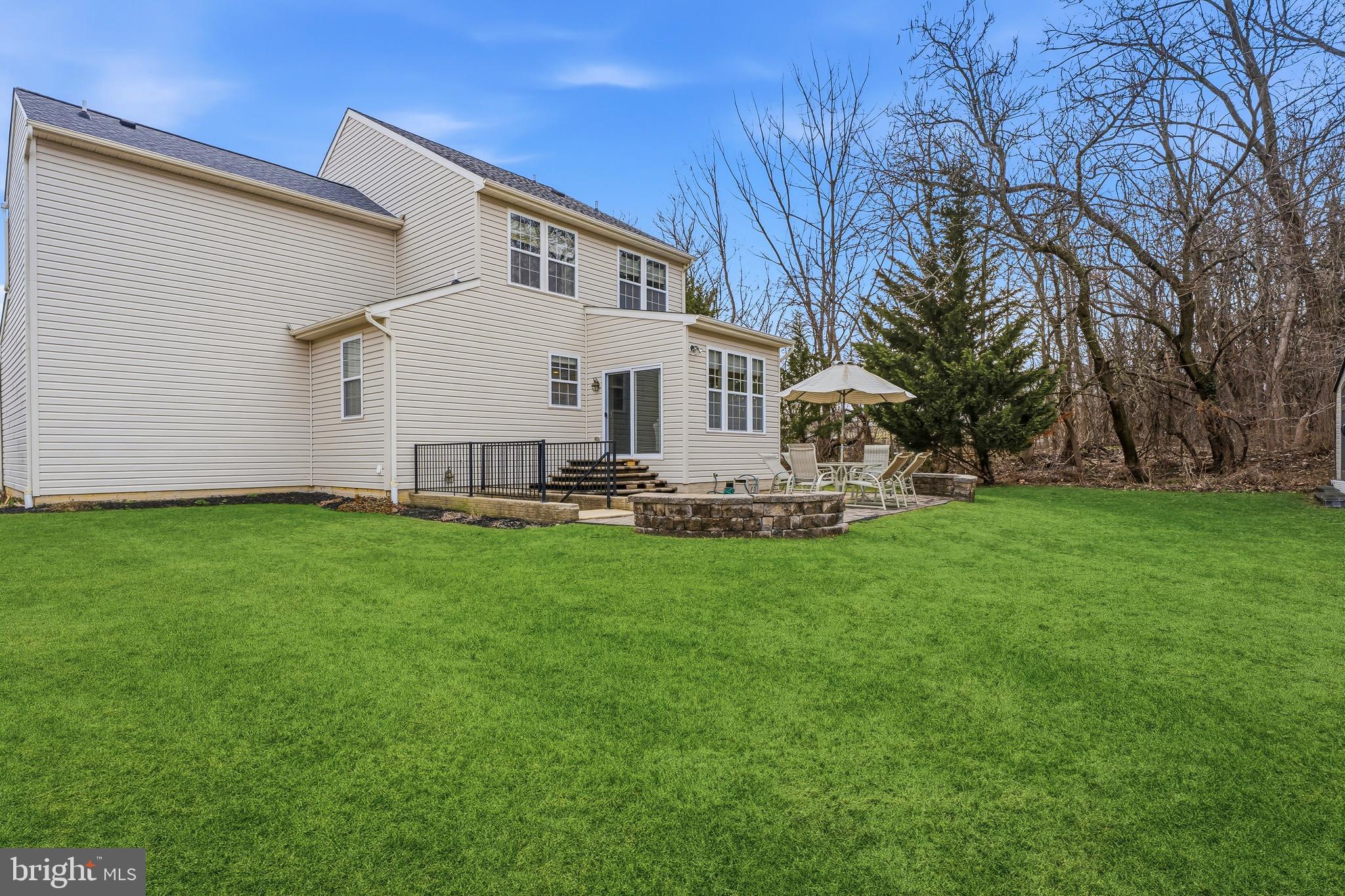 8876 Paddock Lane Baltimore, MD 21234 - Photo 35 of 37 a front view of house with yard