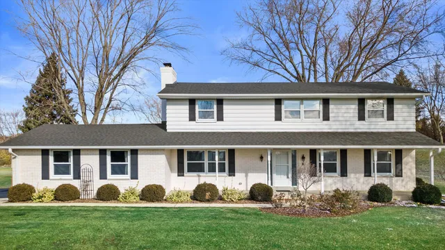 $649,900 | W300-s3280 Snowdon Drive, Waukesha, WI 53189