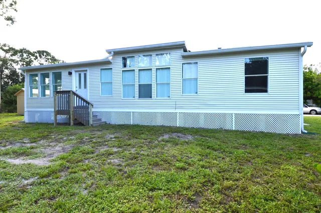 a view of a house with a backyard