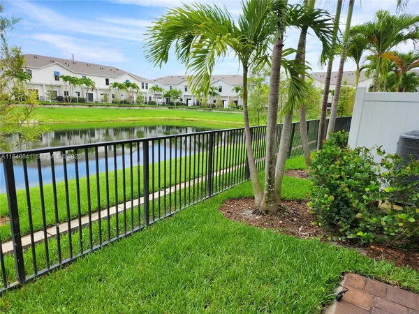 $3,600 | 880 Northwest 3rd Way, Unit 880, Pompano Beach, FL 33060