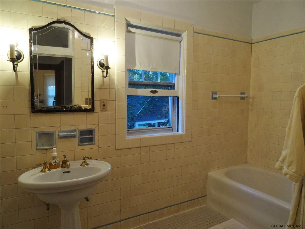 1043 Douglas Road Schenectady, NY 12308 - Photo 49 of 79 Second Floor Bath