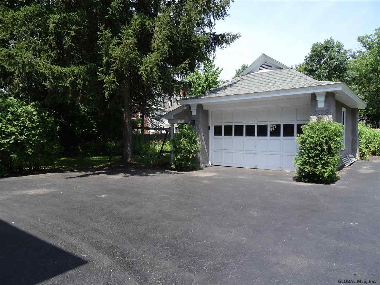 1043 Douglas Road Schenectady, NY 12308 - Photo 5 of 79 Photo 5
