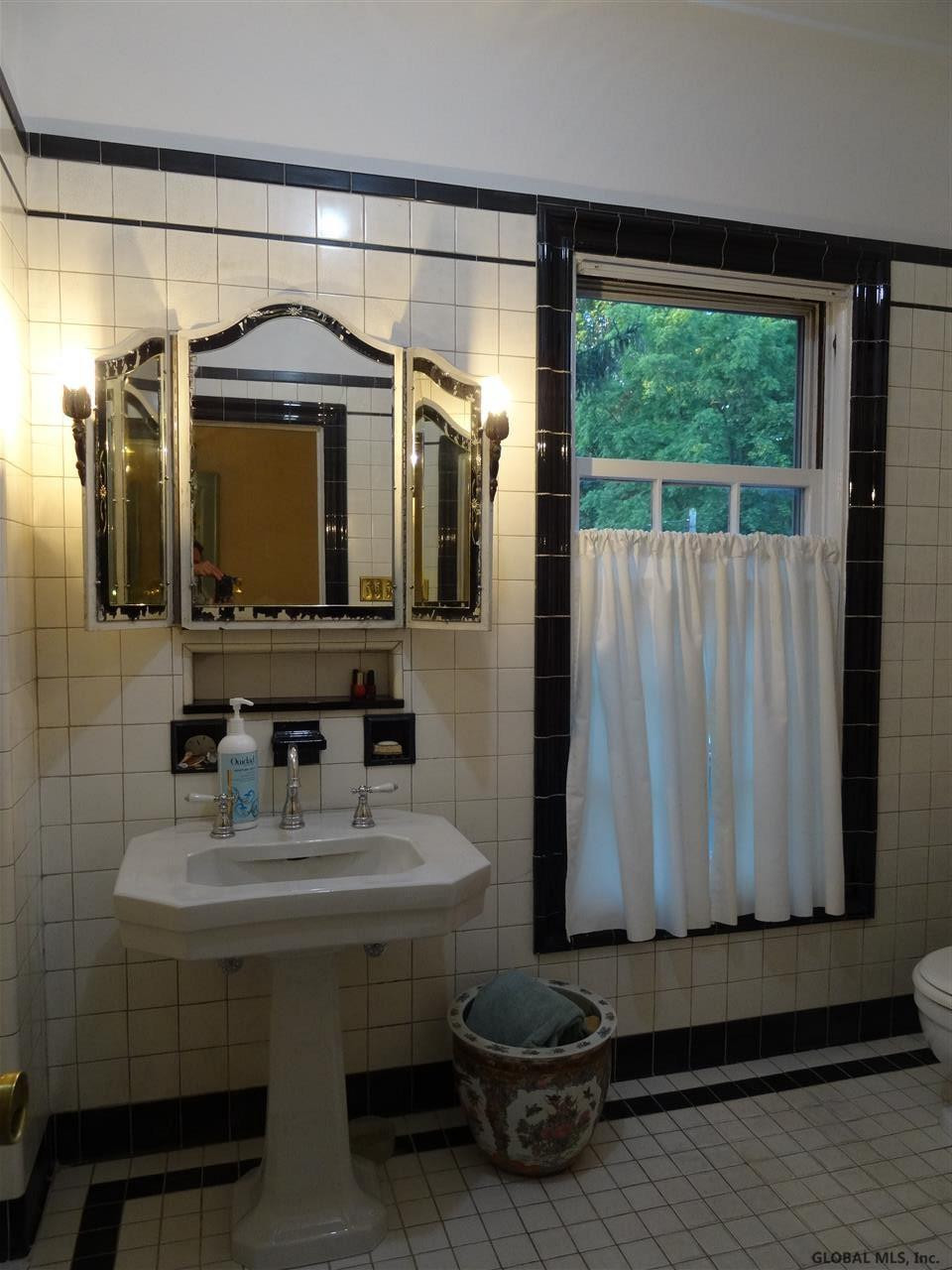 1043 Douglas Road Schenectady, NY 12308 - Photo 71 of 79 Master Bath #1