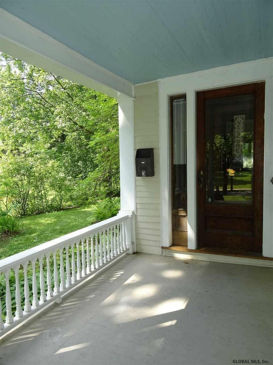 1043 Douglas Road Schenectady, NY 12308 - Photo 9 of 79 Main Entrance
