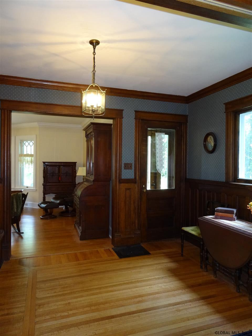 1043 Douglas Road Schenectady, NY 12308 - Photo 10 of 79 Foyer