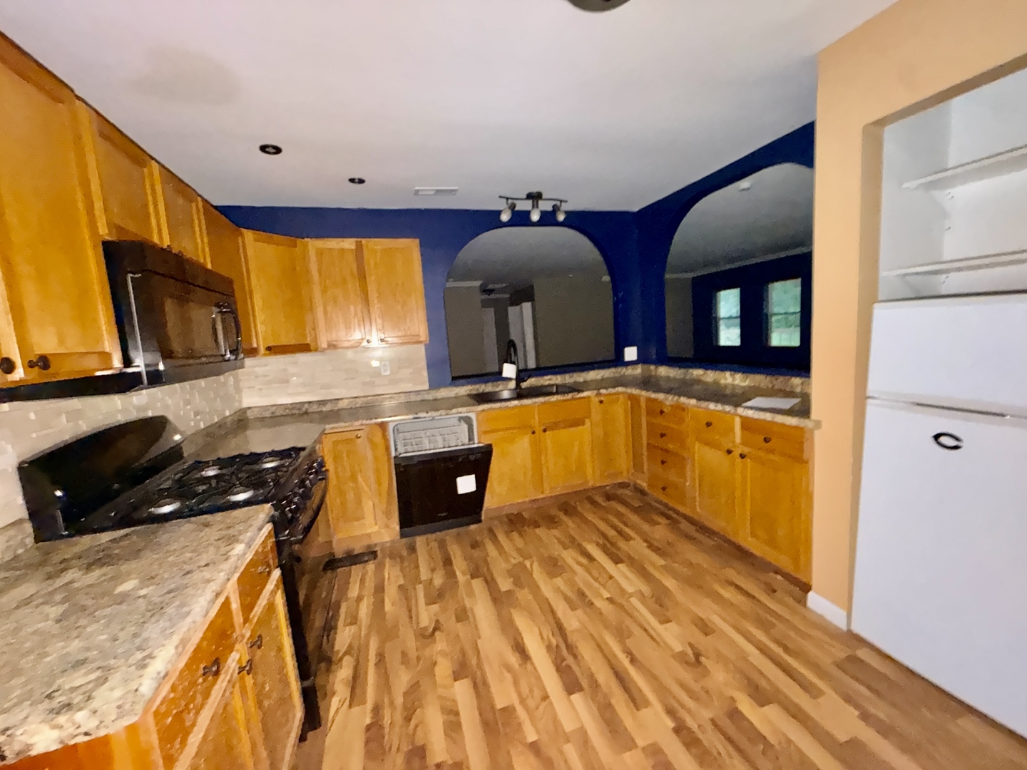 802 North Road West Frankfort, IL 62896 - Photo 7 of 32