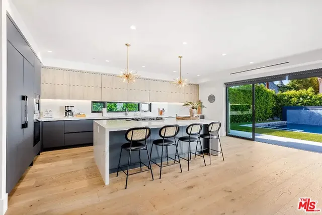 $21,000 | 6201 Lindenhurst Avenue, Los Angeles, CA 90048