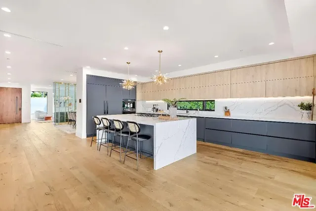 $21,000 | 6201 Lindenhurst Avenue, Los Angeles, CA 90048