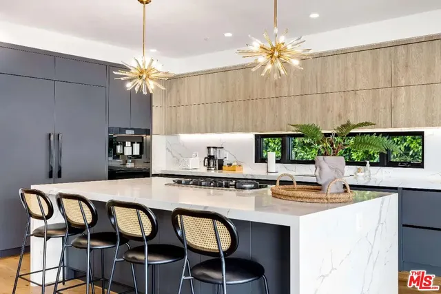 $21,000 | 6201 Lindenhurst Avenue, Los Angeles, CA 90048