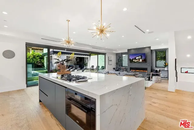 $21,000 | 6201 Lindenhurst Avenue, Los Angeles, CA 90048