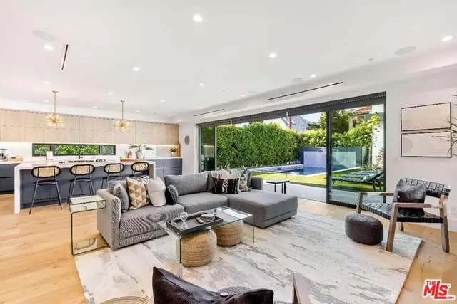 $21,000 | 6201 Lindenhurst Avenue, Los Angeles, CA 90048