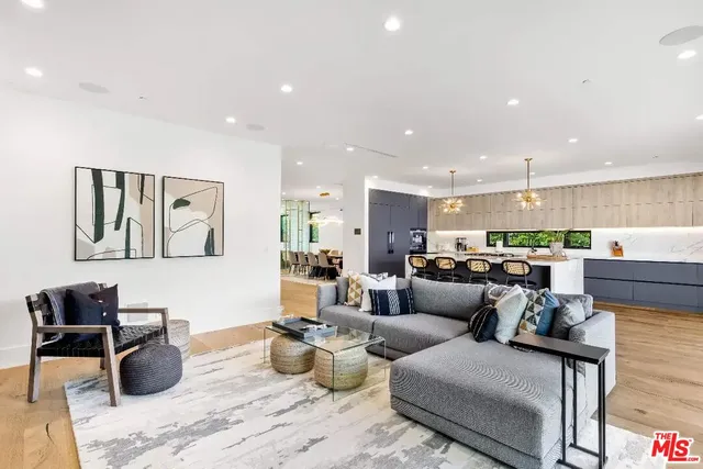 $21,000 | 6201 Lindenhurst Avenue, Los Angeles, CA 90048