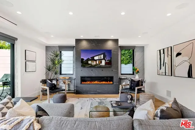 $21,000 | 6201 Lindenhurst Avenue, Los Angeles, CA 90048