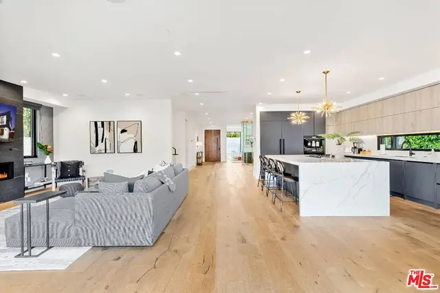 $21,000 | 6201 Lindenhurst Avenue, Los Angeles, CA 90048