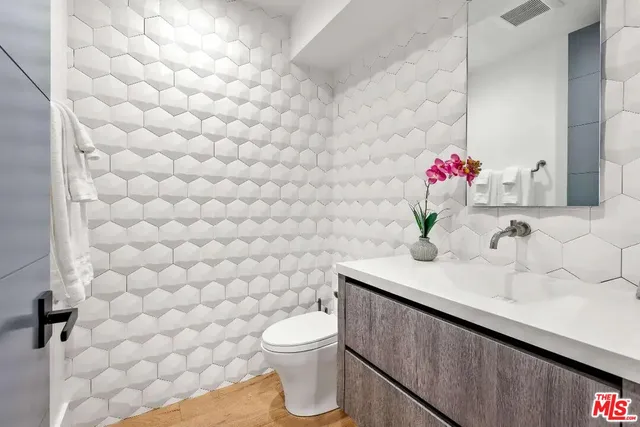 $21,000 | 6201 Lindenhurst Avenue, Los Angeles, CA 90048