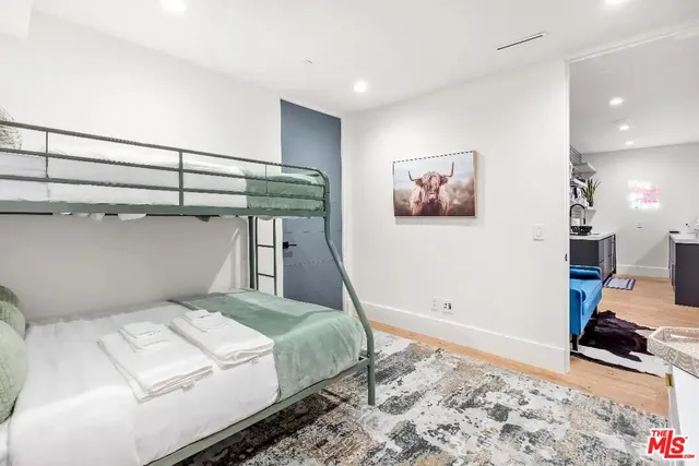 $21,000 | 6201 Lindenhurst Avenue, Los Angeles, CA 90048