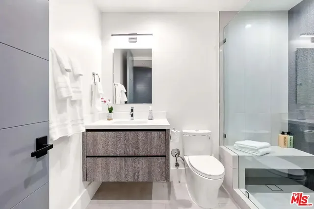 $21,000 | 6201 Lindenhurst Avenue, Los Angeles, CA 90048