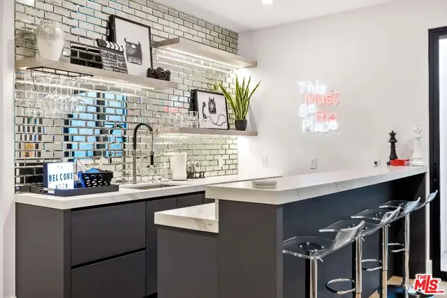 $21,000 | 6201 Lindenhurst Avenue, Los Angeles, CA 90048