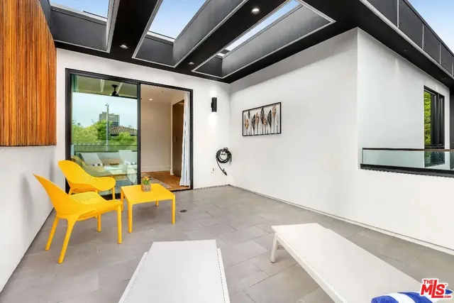 $21,000 | 6201 Lindenhurst Avenue, Los Angeles, CA 90048