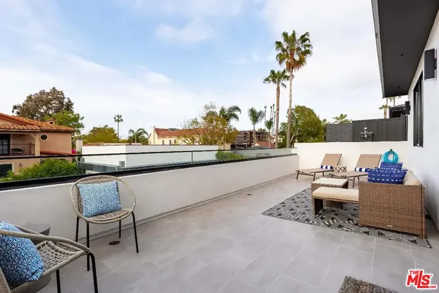 $21,000 | 6201 Lindenhurst Avenue, Los Angeles, CA 90048