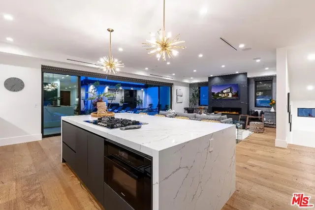 $21,000 | 6201 Lindenhurst Avenue, Los Angeles, CA 90048