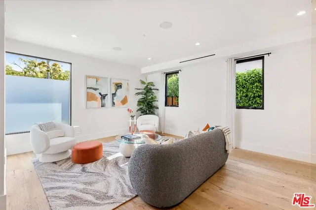 $21,000 | 6201 Lindenhurst Avenue, Los Angeles, CA 90048