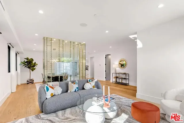 $21,000 | 6201 Lindenhurst Avenue, Los Angeles, CA 90048