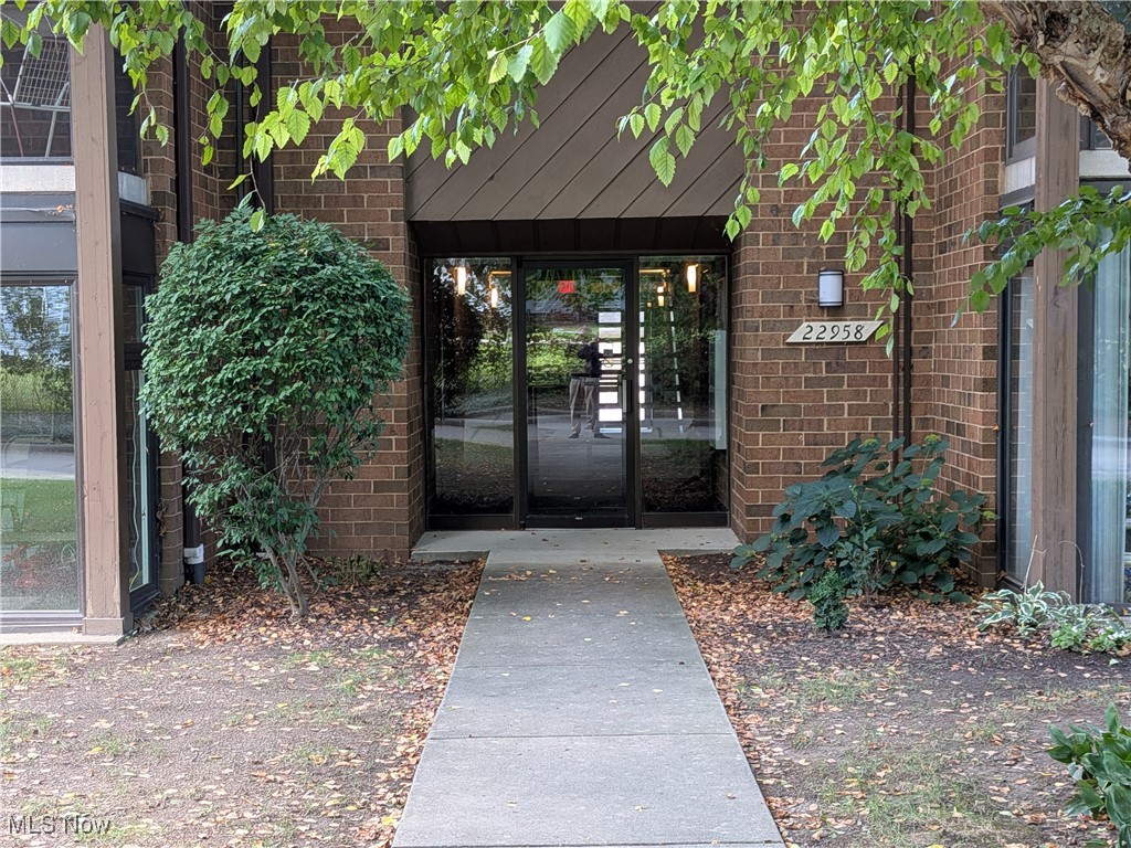 22958 Mastick Road, Unit 103 Cleveland, OH 44126 - Photo 1 of 34
