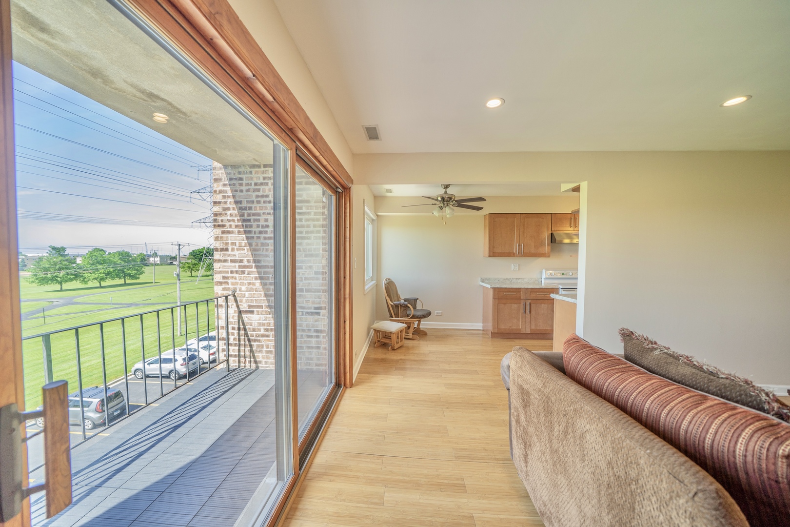 625 West Huntington Commons Road, Unit 317 Mount Prospect, IL 60056 - Photo 4 of 45