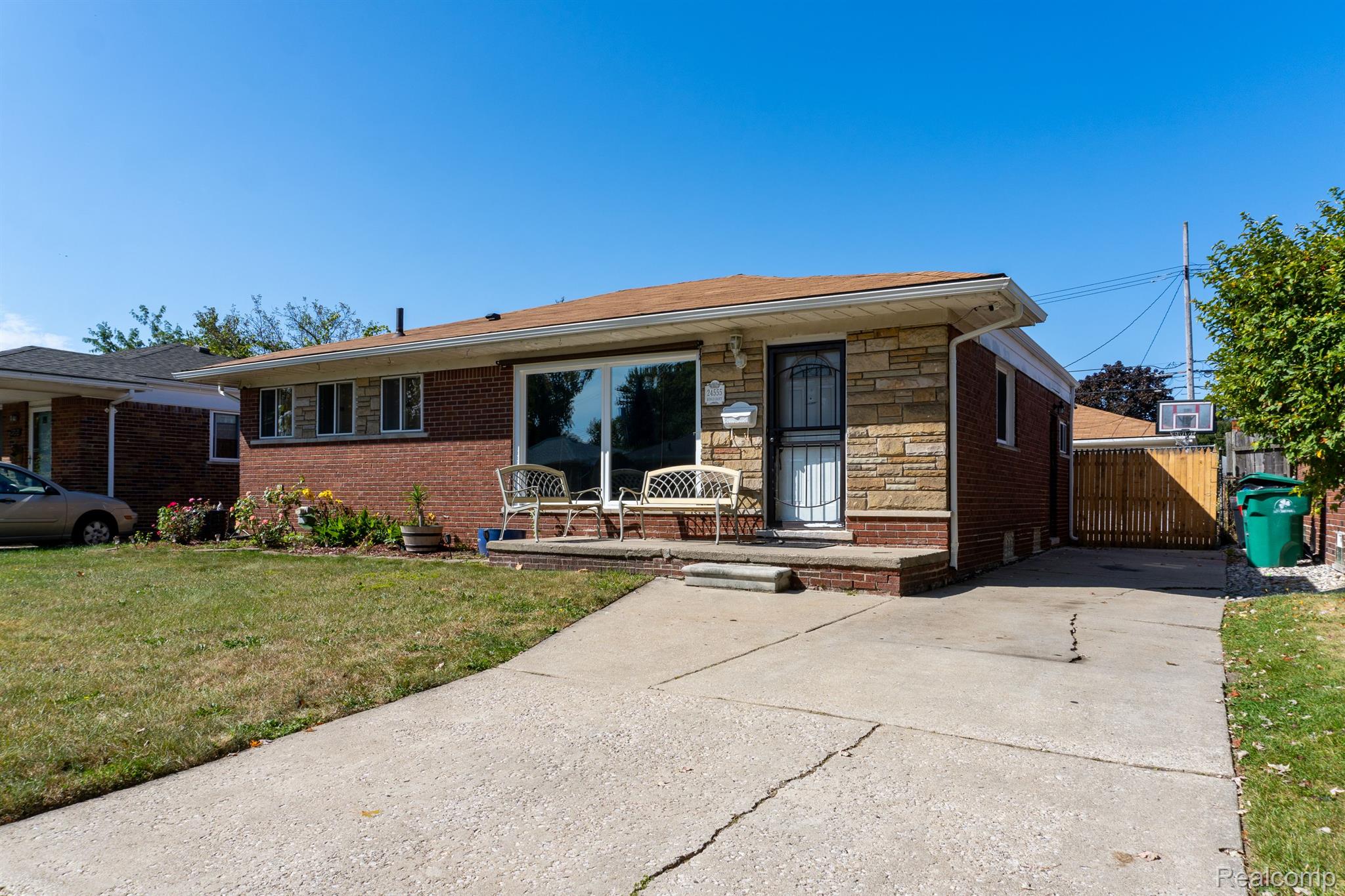 24555 Ridgecroft Avenue Eastpointe, MI 48021 - Photo 27 of 34 Gallery Image 27