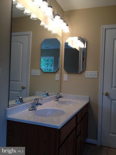 2206 Turkey Point Road Essex, MD 21221 - Photo 8 of 19 Bath (Master)
