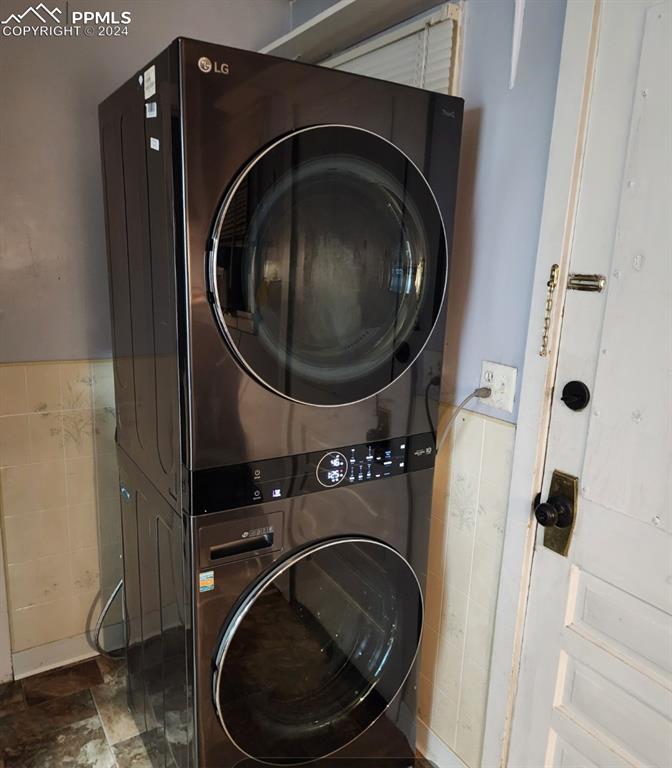 24119 Eccles Street Elbert, CO 80106 - Photo 12 of 23 a utility room with dryer and washer