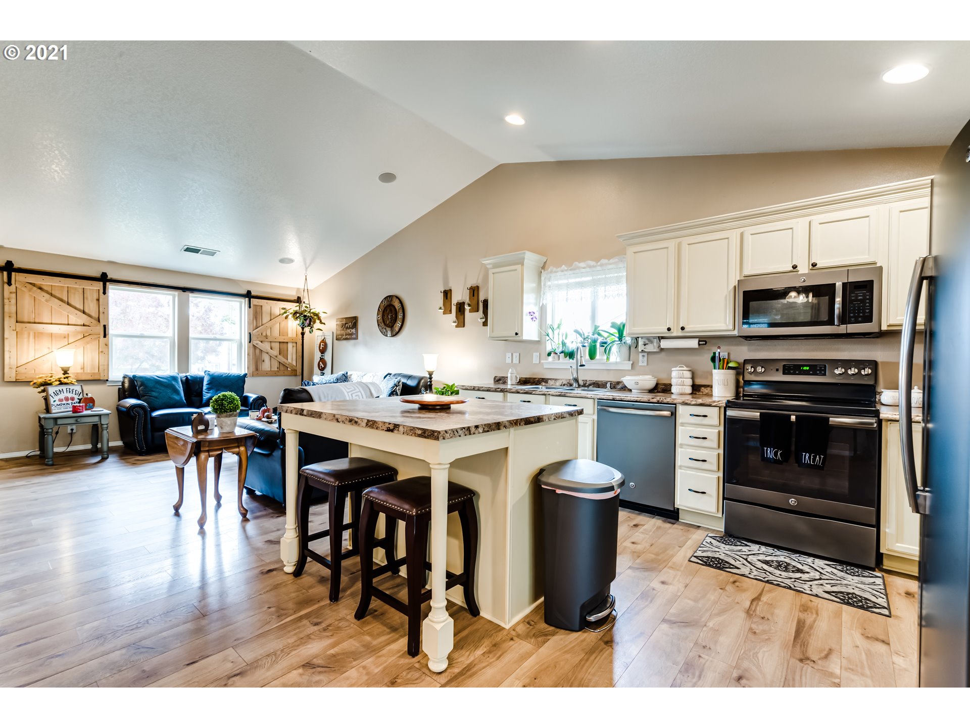 6028 Orchid Lane Springfield, OR 97478 - Photo 5 of 30 Gallery Image 5