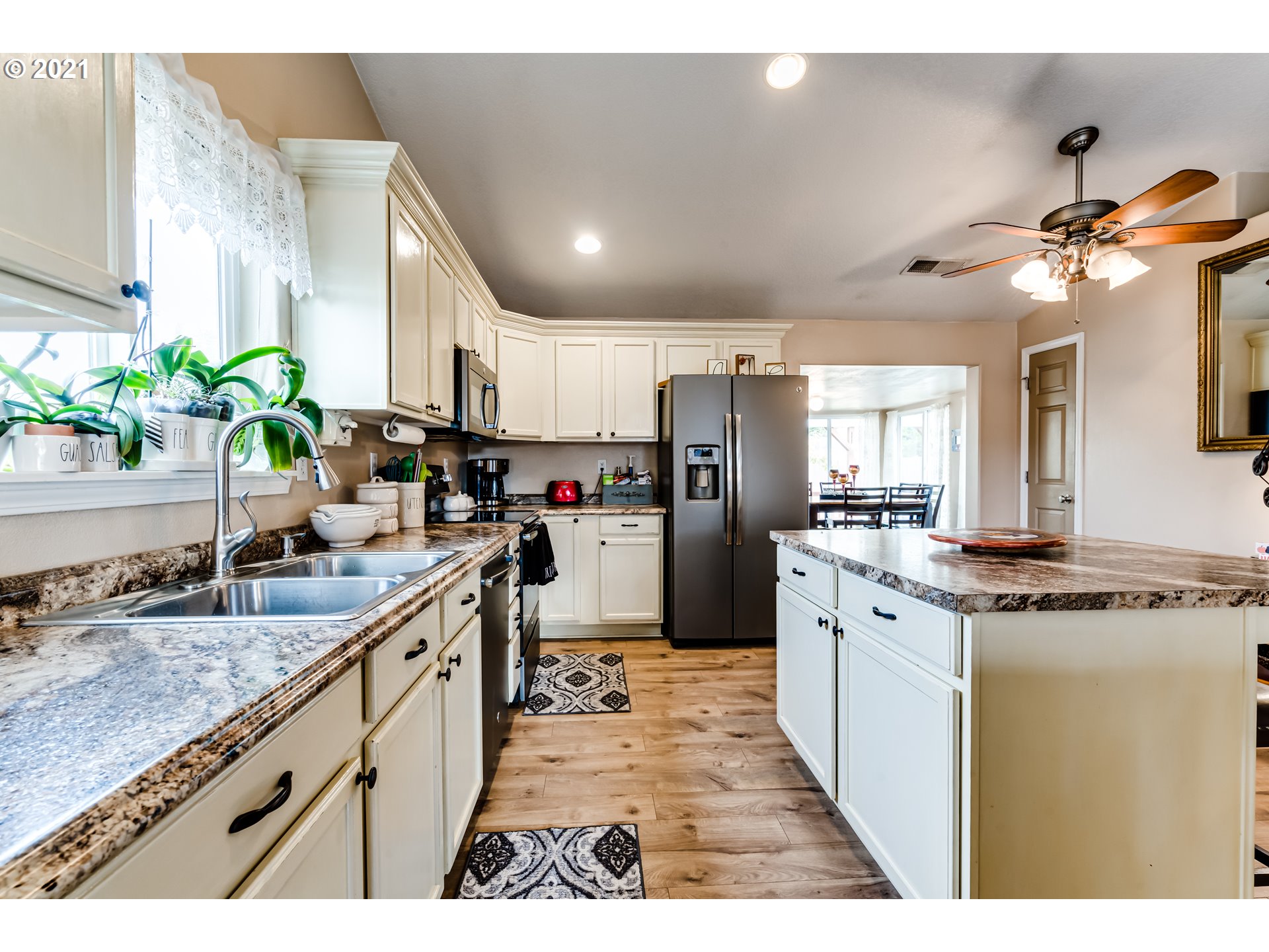 6028 Orchid Lane Springfield, OR 97478 - Photo 6 of 30 Gallery Image 6