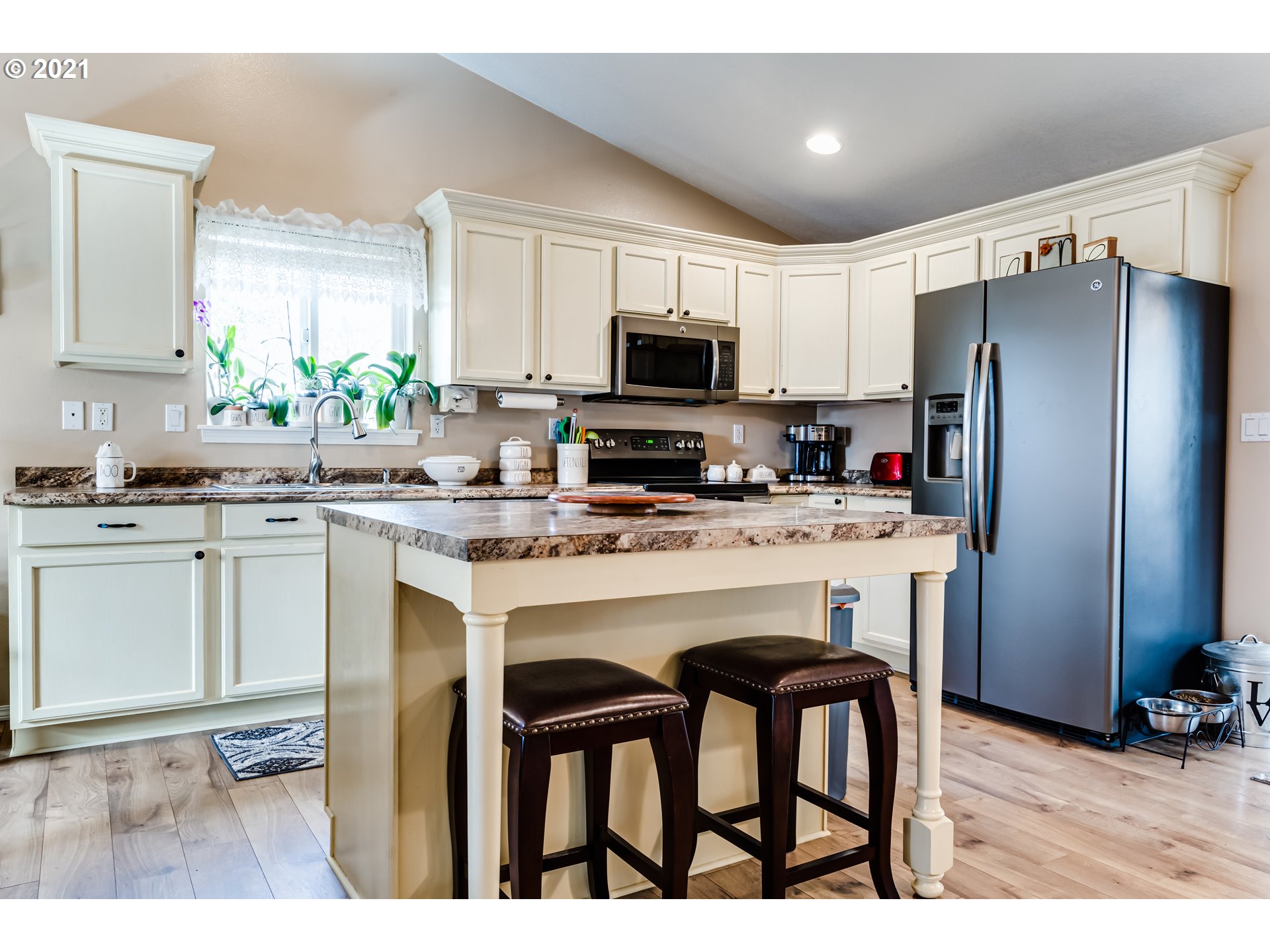 6028 Orchid Lane Springfield, OR 97478 - Photo 10 of 30 Gallery Image 10