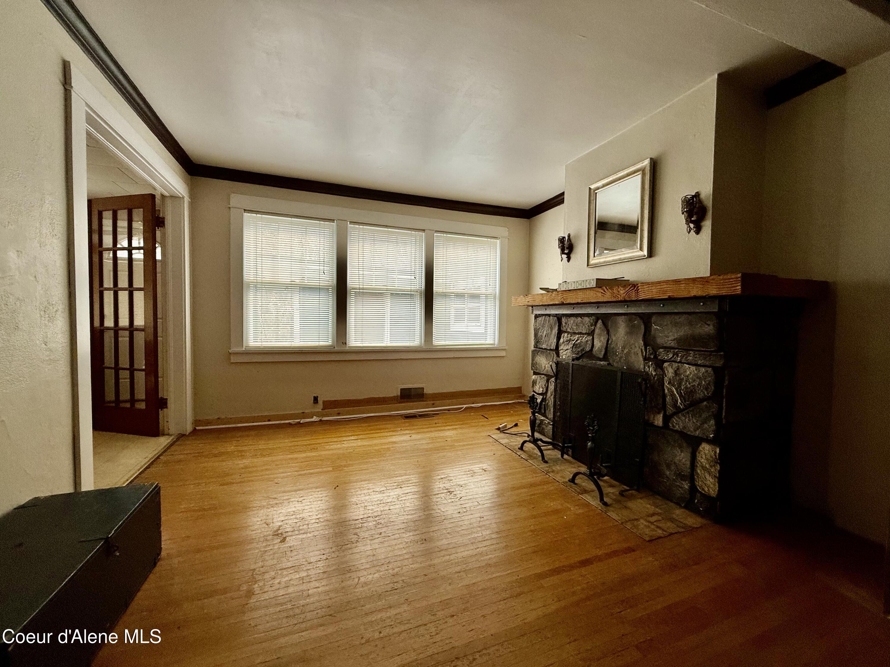 910 Main Street Wardner, ID 83837 - Photo 14 of 42 Living Room 2