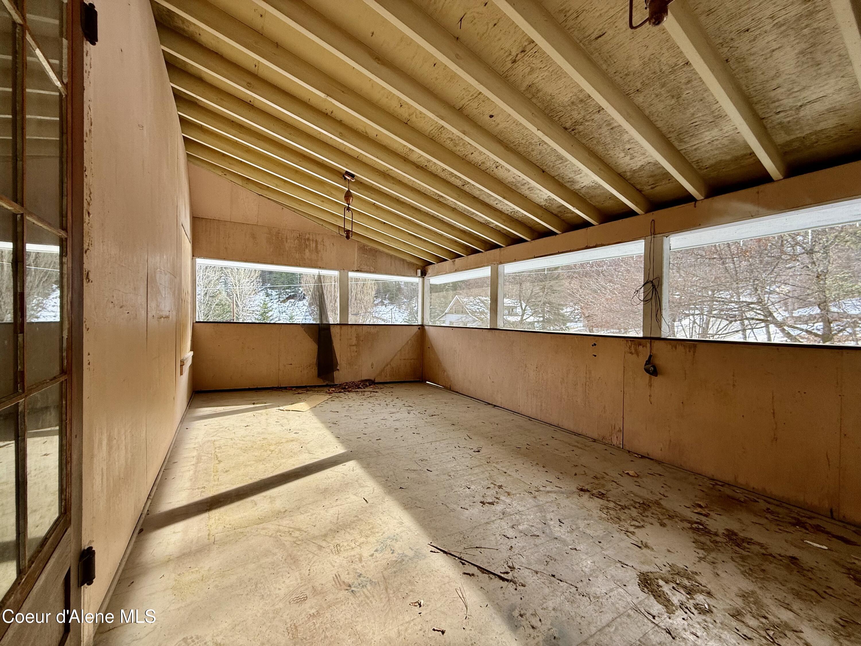 910 Main Street Wardner, ID 83837 - Photo 17 of 42 Second Floor Sun Porch