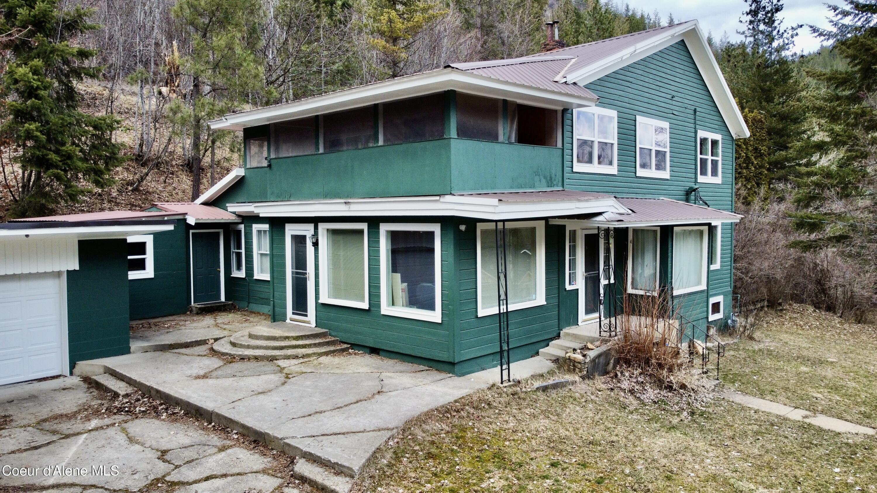 910 Main Street Wardner, ID 83837 - Photo 18 of 42 Second Floor Sun Porch