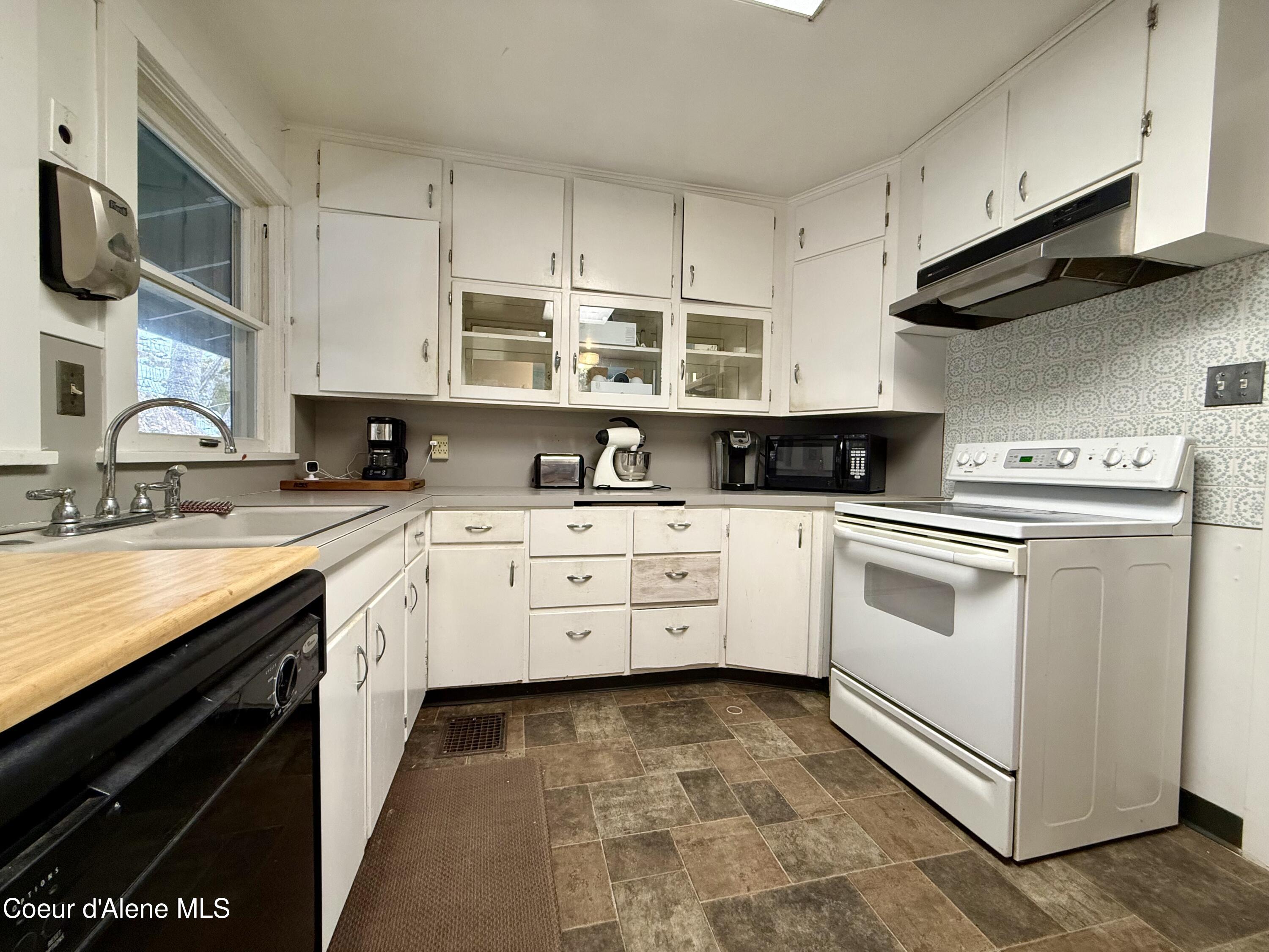 910 Main Street Wardner, ID 83837 - Photo 5 of 42 Kitchen