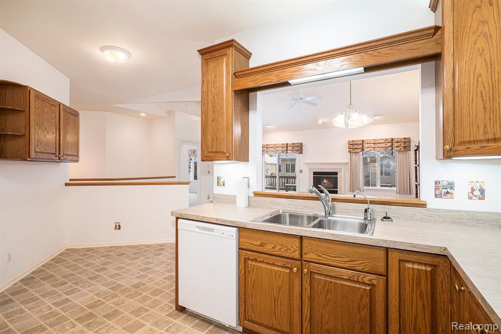 1517 Rio Grande Court Flint, MI 48532 - Photo 5 of 18 Gallery Image 5