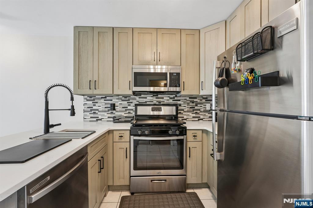 105 West Ridge Mews, Unit 1E Wood-Ridge, NJ 07075 - Photo 4 of 17 Gallery Image 4