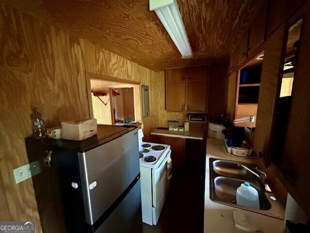 289 Hunting Club Road Southwest Crawfordville, GA 30631 - Photo 14 of 23 a room with sink washer and dryer