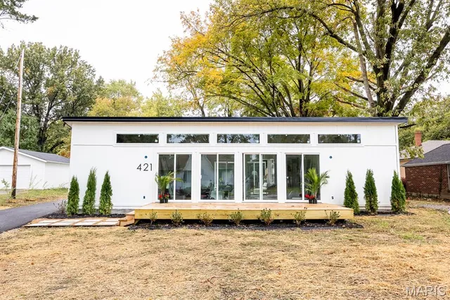 $339,500 | 421 West Highway 50, O'Fallon, IL 62269