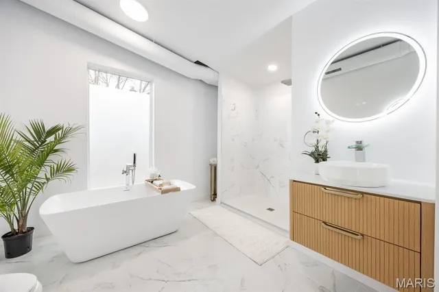 $339,500 | 421 West Highway 50, O'Fallon, IL 62269