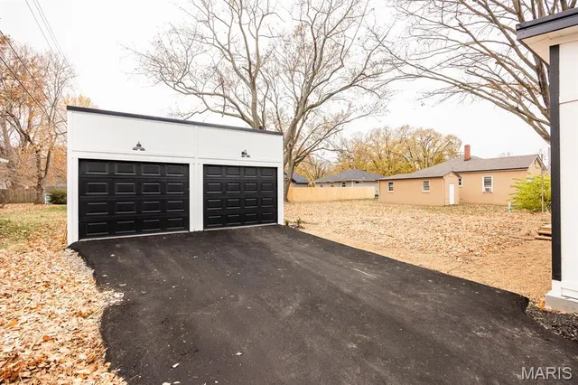 $339,500 | 421 West Highway 50, O'Fallon, IL 62269