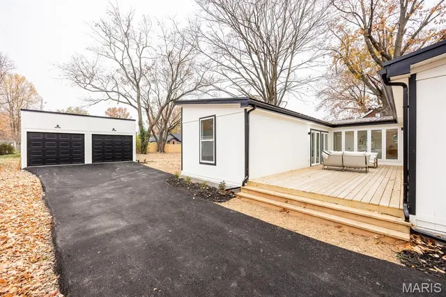 $339,500 | 421 West Highway 50, O'Fallon, IL 62269