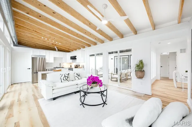 $339,500 | 421 West Highway 50, O'Fallon, IL 62269