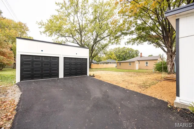 $339,500 | 421 West Highway 50, O'Fallon, IL 62269