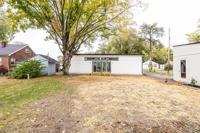 $339,500 | 421 West Highway 50, O'Fallon, IL 62269