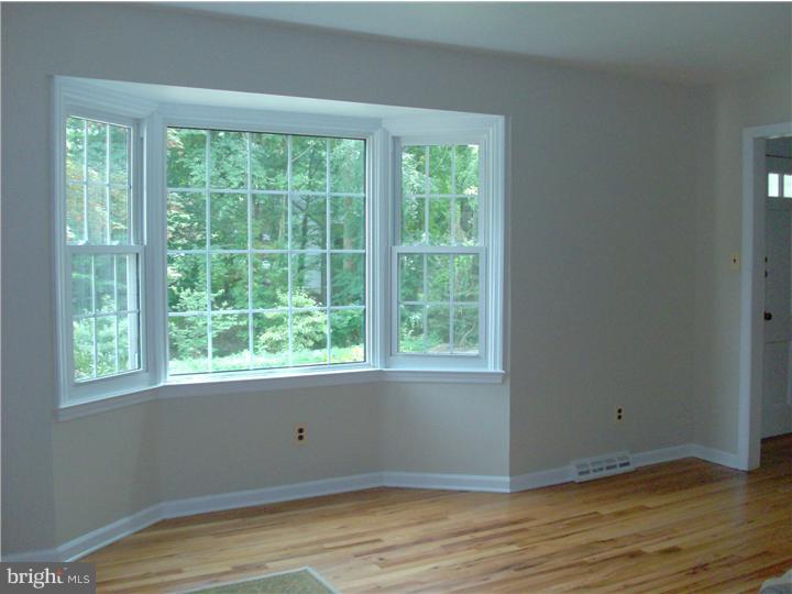 110 Dewalt Road Newark, DE 19711 - Photo 7 of 16 Living Room